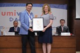 <div class=lightGallery-captions><p>Entrega reconocimiento bequal plus 2023</p><p>Umivale Activa renueva su sello Bequal PLUS, que certifica la inclusión de las personas con discapacidad en la mutua. La presidenta de Umivale Activa, Ana Benavides, recibe l de manos de Jose Antonio Martín Rodriguez, director gerente de la Fundación Bequal, en la Asamblea General de Umivale Activa, en Valencia.</p><h4>Material cedido por 003 - UMIVALE ACTIVA</h4><span>2023</span></div>